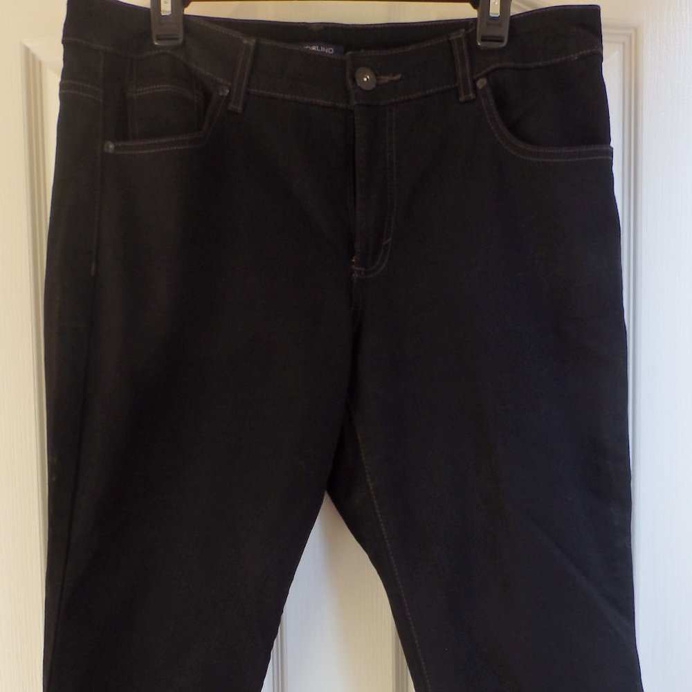NWOT-Bandolino Tatyana Tummy Sliming Capri Jeans Size 14